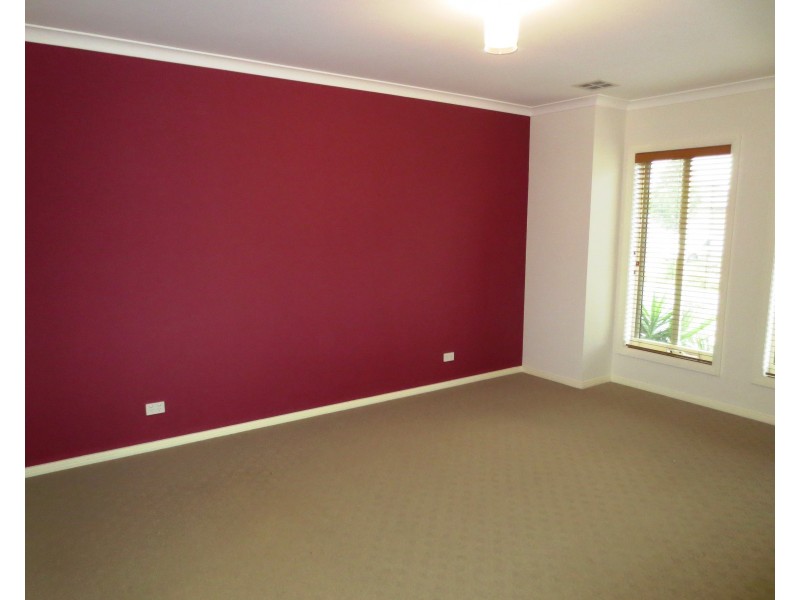 40 Fantail Crescent, Williams Landing VIC 3027