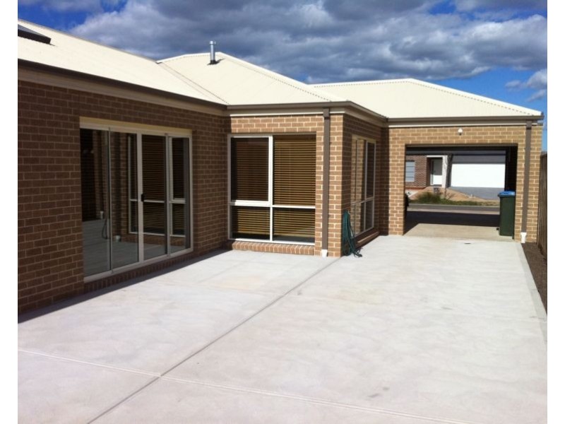 40 Fantail Crescent, Williams Landing VIC 3027