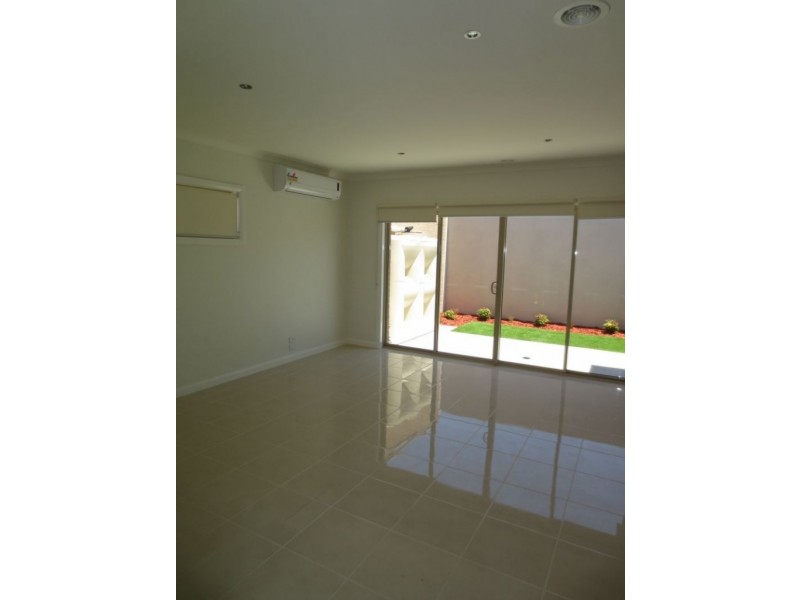 2/347 Queen Street, Altona Meadows VIC 3028