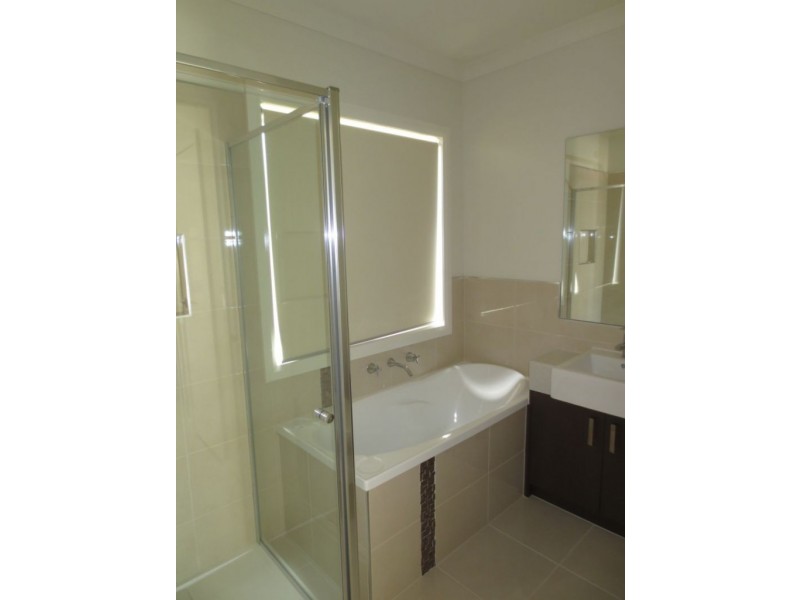 2/347 Queen Street, Altona Meadows VIC 3028