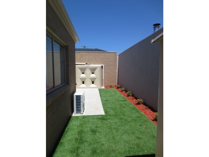 2/347 Queen Street, Altona Meadows VIC 3028