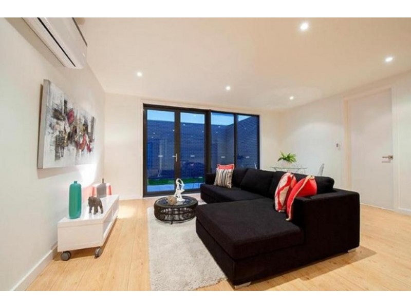 21D Upton Street, Altona VIC 3018