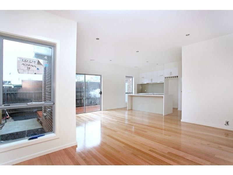 2/34 Linnet Street, Altona VIC 3018