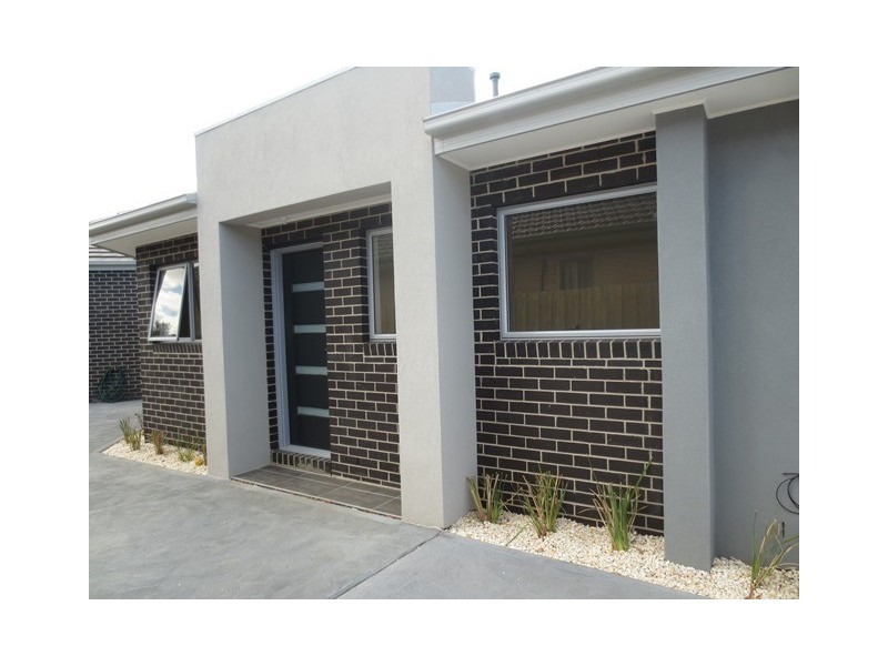 2/12 Seagull Avenue, Altona VIC 3018