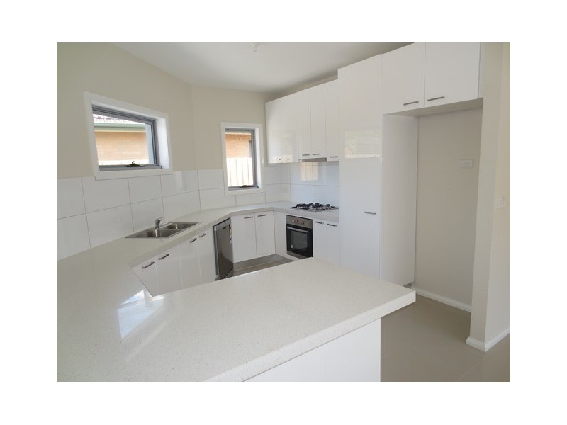 2/12 Seagull Avenue, Altona VIC 3018