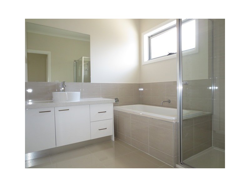 2/12 Seagull Avenue, Altona VIC 3018