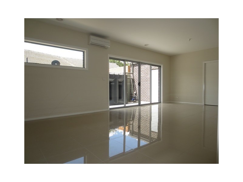 2/12 Seagull Avenue, Altona VIC 3018