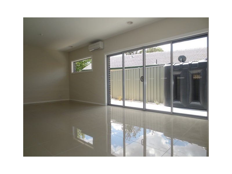 2/12 Seagull Avenue, Altona VIC 3018