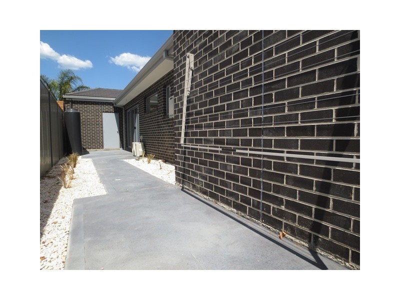 2/12 Seagull Avenue, Altona VIC 3018