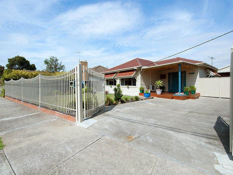 31 Conifer Avenue, Brooklyn VIC 3012