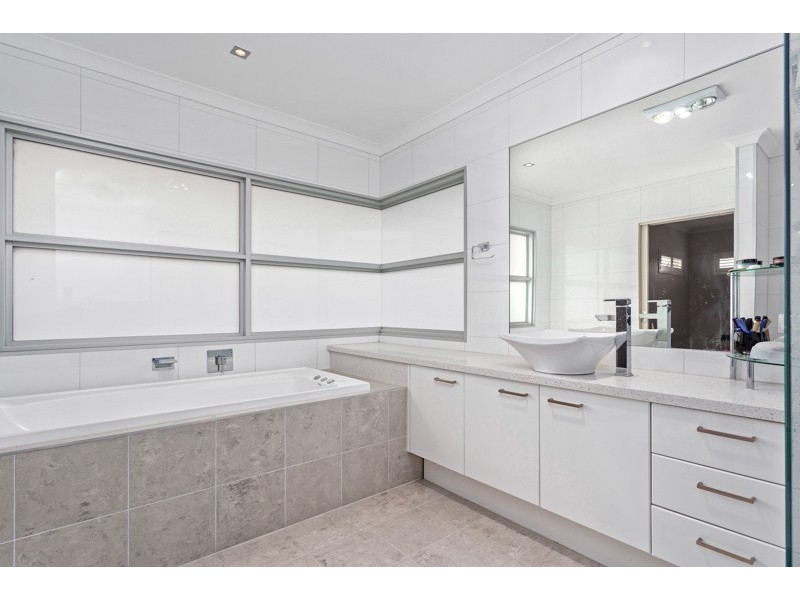 1/42 Davies Street, Altona VIC 3018