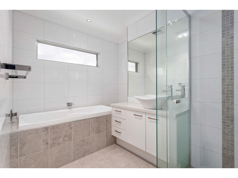 1/42 Davies Street, Altona VIC 3018