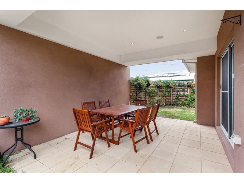 1/42 Davies Street, Altona VIC 3018