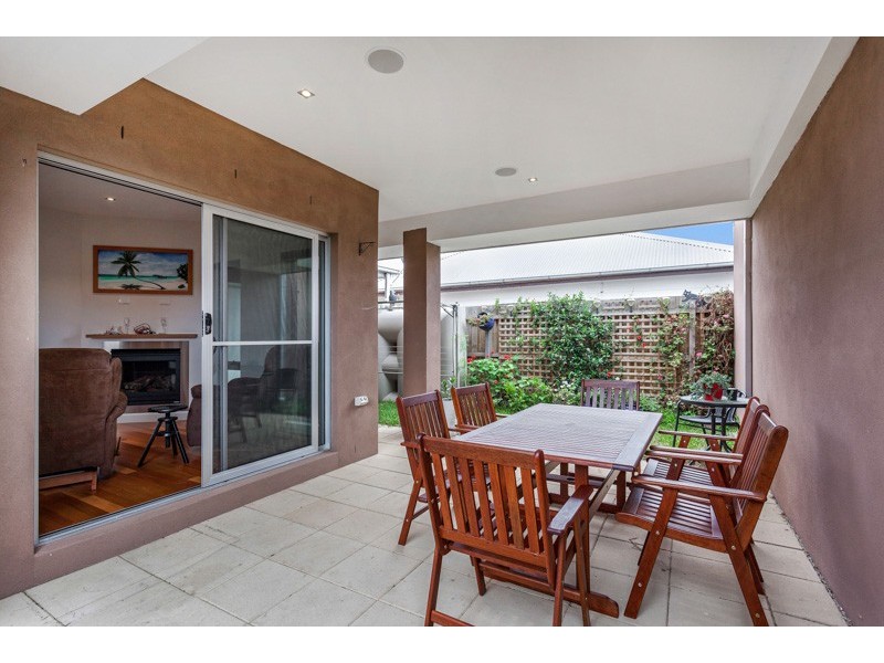 1/42 Davies Street, Altona VIC 3018