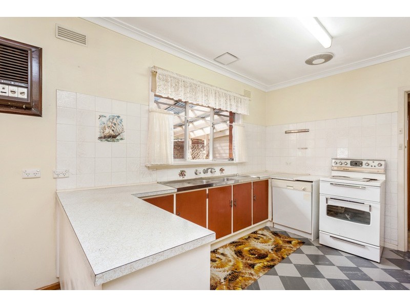 18 Rosala Ave, Altona North VIC 3025