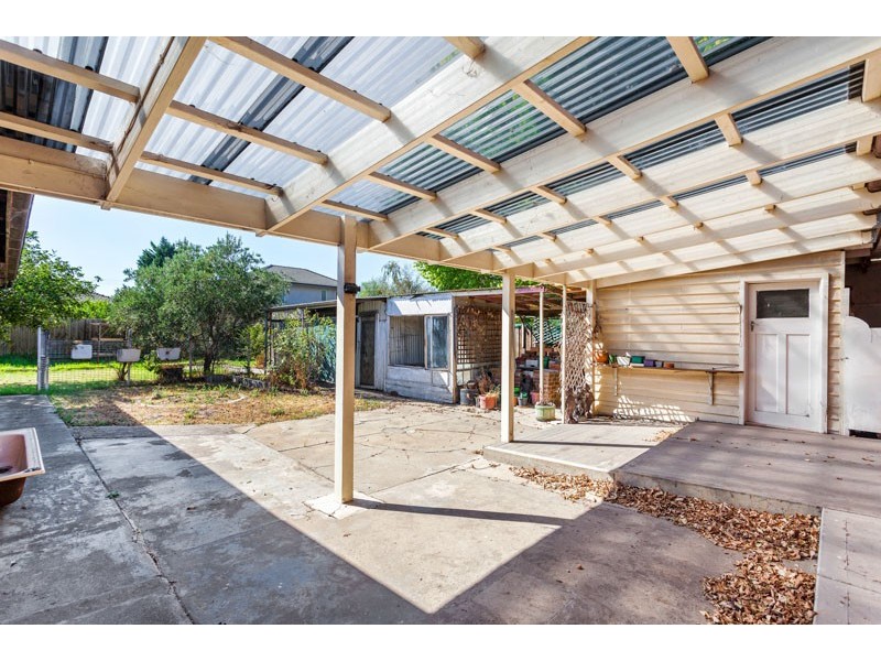 18 Rosala Ave, Altona North VIC 3025