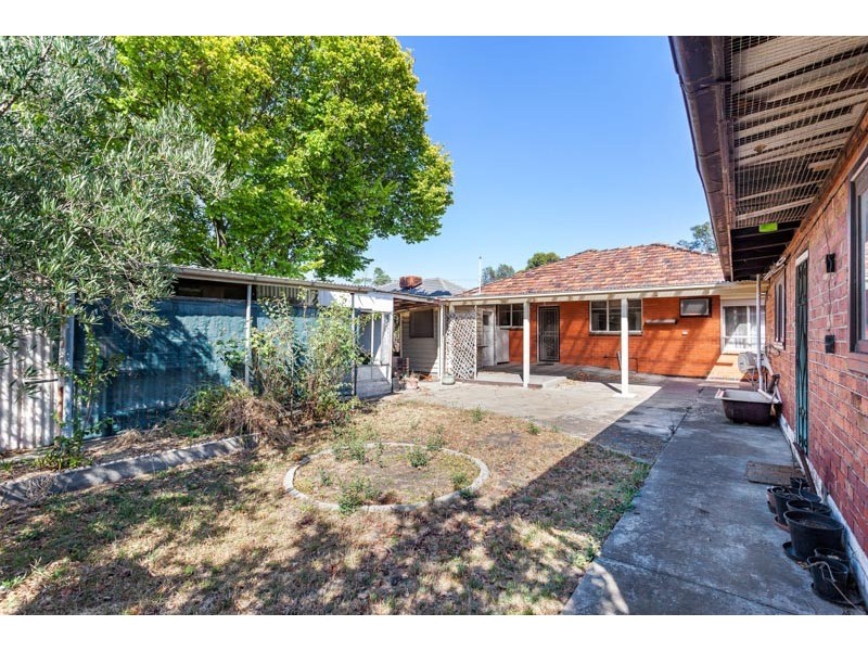 18 Rosala Ave, Altona North VIC 3025