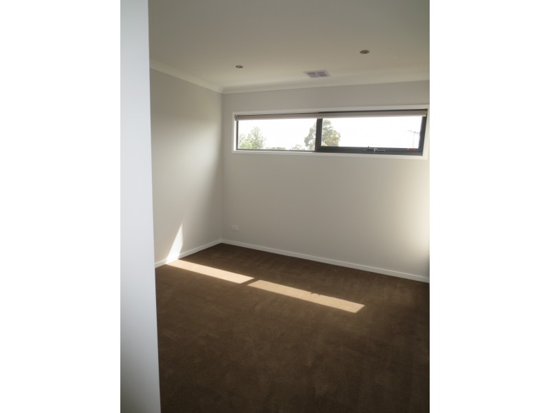 63 Bracken Grove, Altona VIC 3018