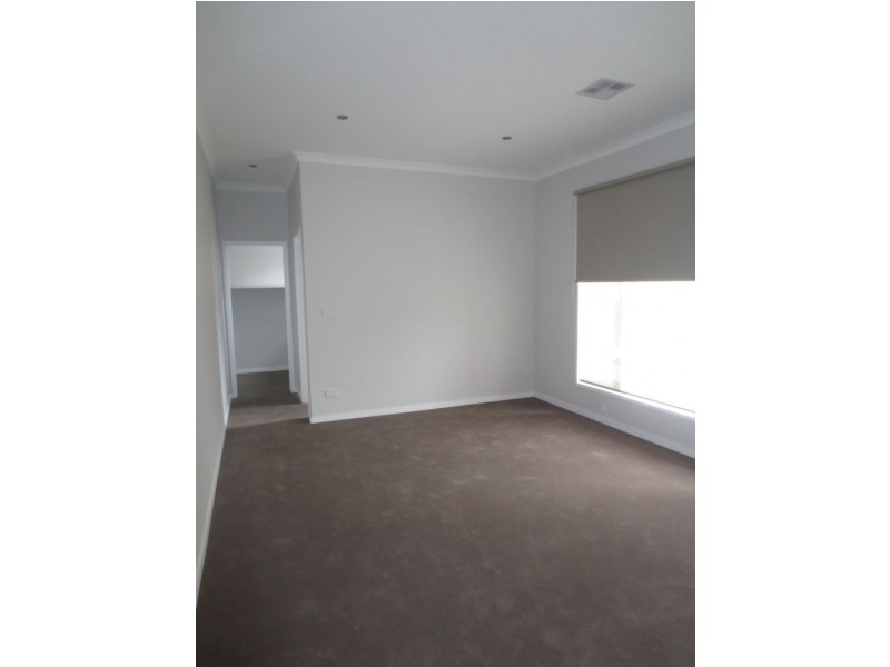 14 Dendulk Avenue, Altona VIC 3018