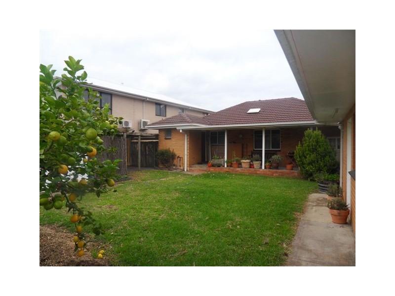 5 Bracken Grove, Altona VIC 3018