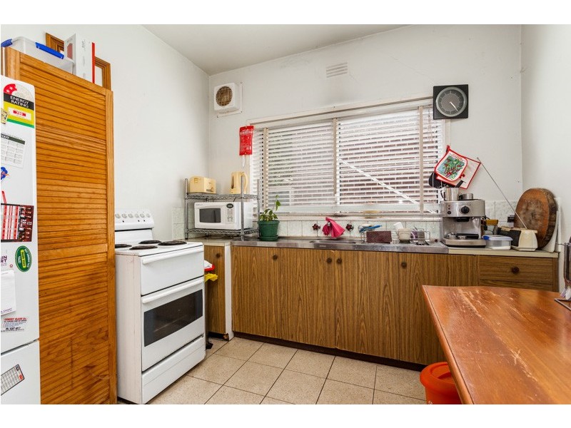 2/64 McBain Street, Altona VIC 3018