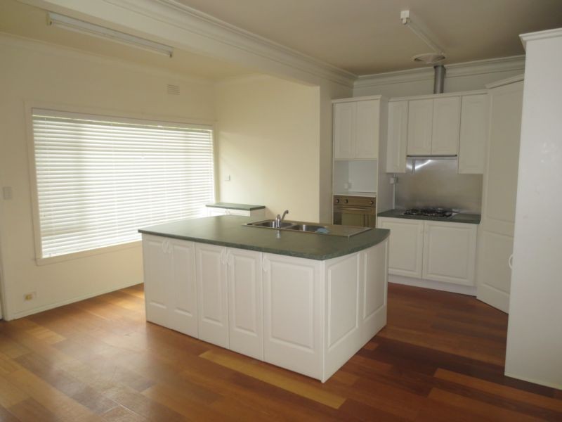 8 Cain Court, Altona VIC 3018