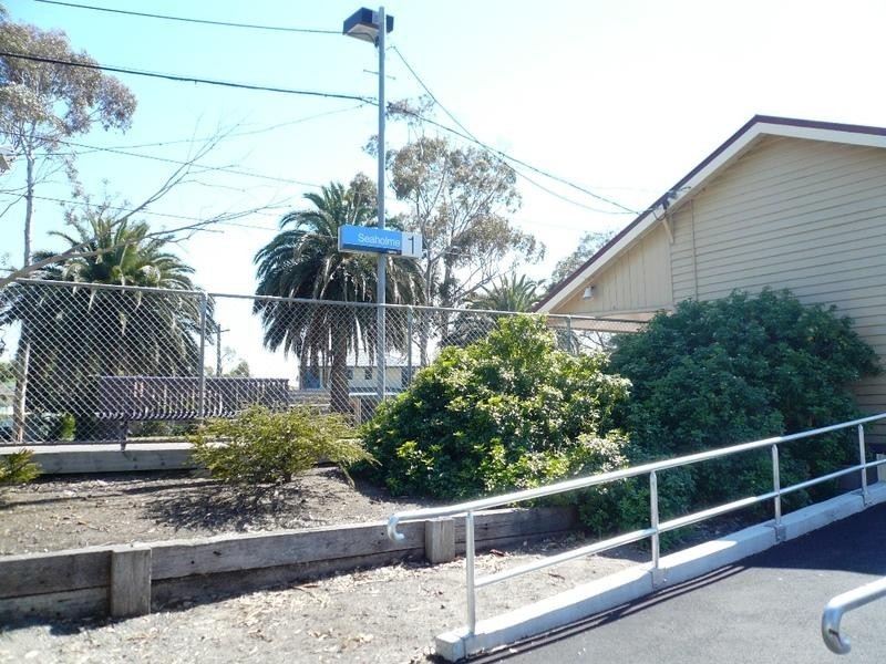 2/8 Leicester Square, Seaholme VIC 3018