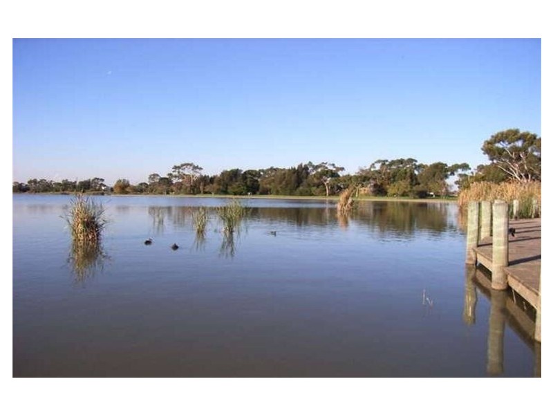 2/8 Leicester Square, Seaholme VIC 3018