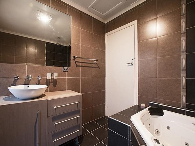 27 Waters Drive, Seaholme VIC 3018