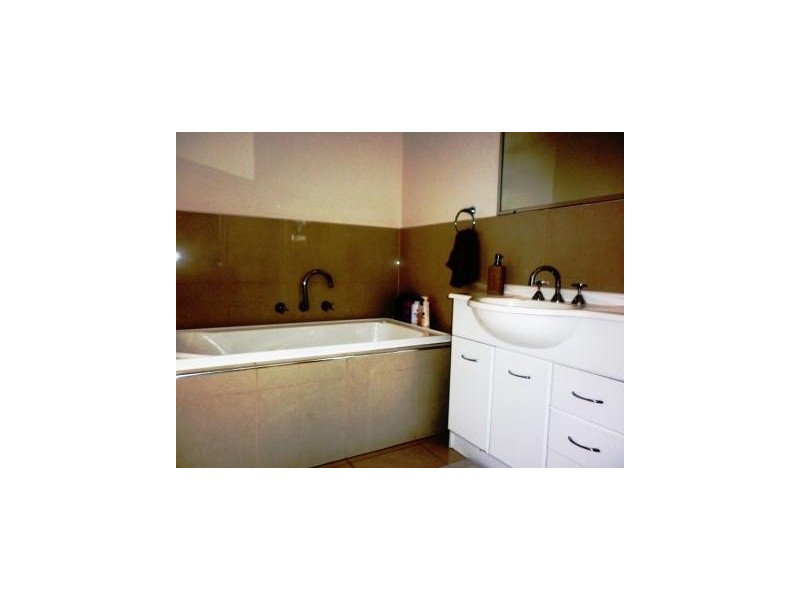 3/32 Civic Parade, Altona VIC 3018