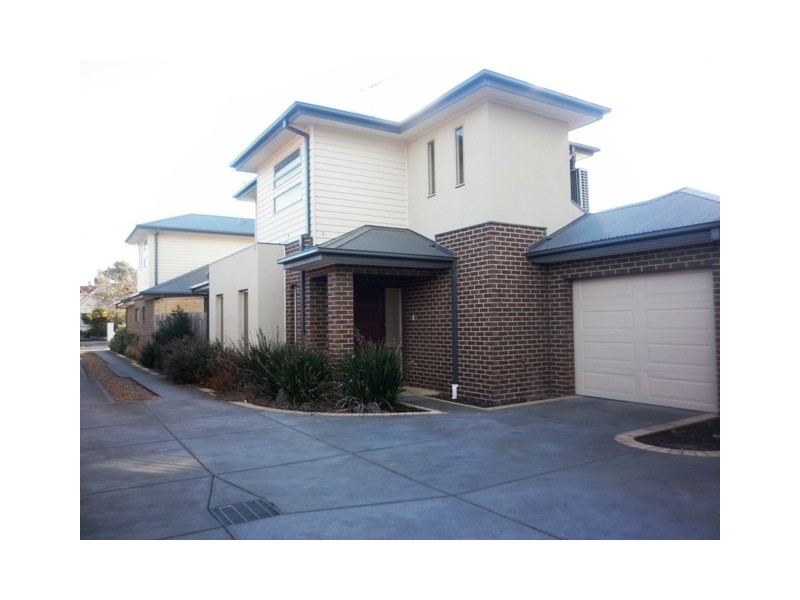 2/8 Rayner Street, Altona VIC 3018