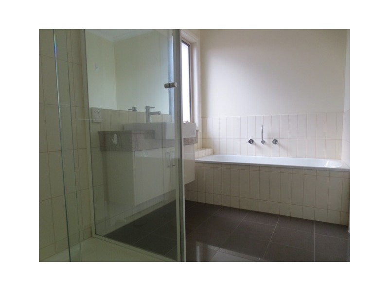 2/8 Rayner Street, Altona VIC 3018