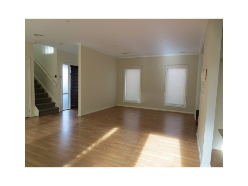 2/8 Rayner Street, Altona VIC 3018