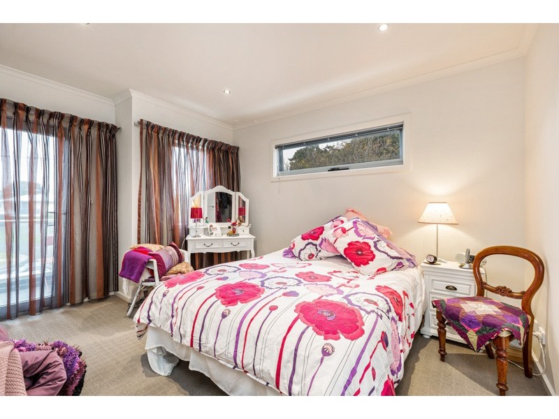 1/4 Grieve Parade, Altona VIC 3018
