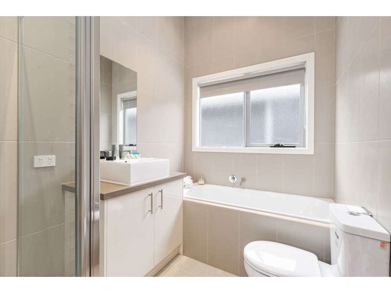 1/4 Grieve Parade, Altona VIC 3018