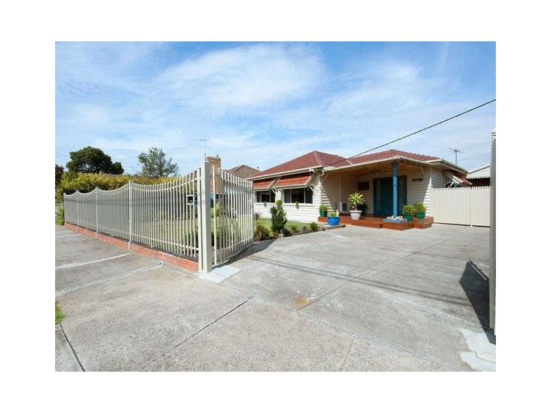 31 Conifer Avenue, Brooklyn VIC 3012