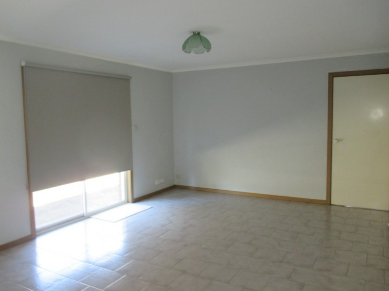 2/8 O’Shannessy Court, Altona Meadows VIC 3028