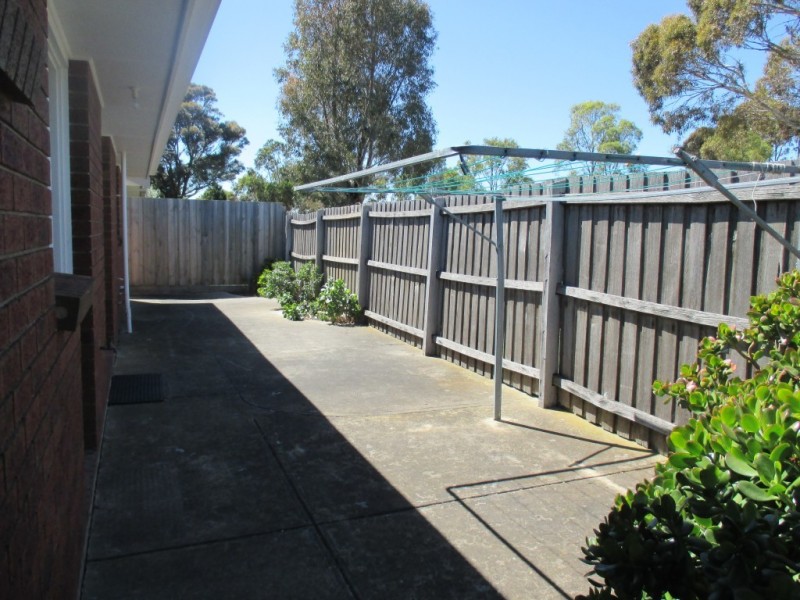 2/8 O’Shannessy Court, Altona Meadows VIC 3028