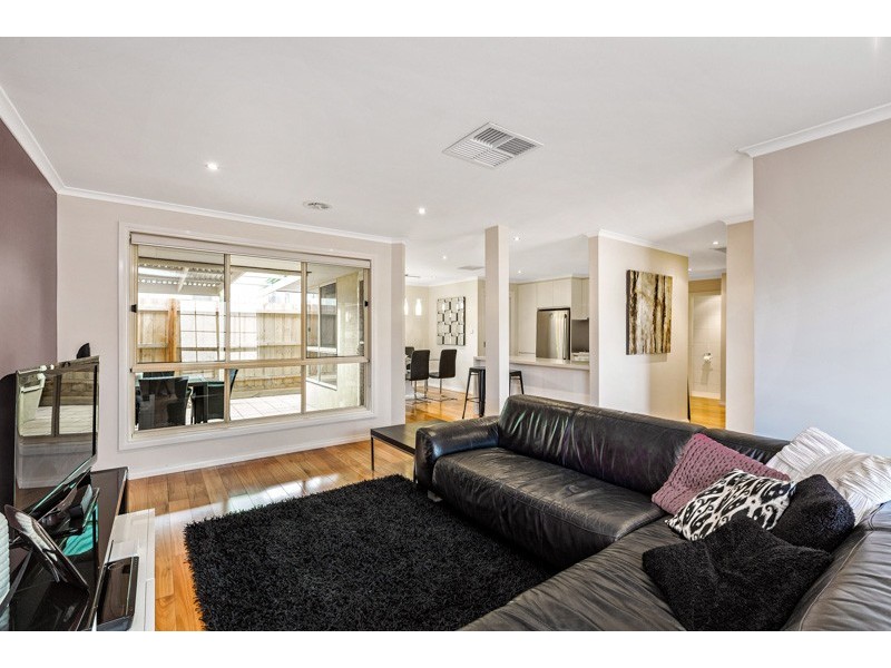 2/32 Rayner Street, Altona VIC 3018