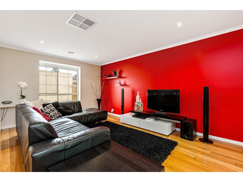 2/32 Rayner Street, Altona VIC 3018