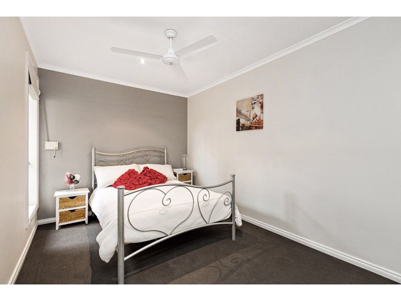 2/32 Rayner Street, Altona VIC 3018