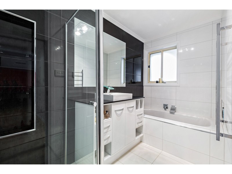 2/32 Rayner Street, Altona VIC 3018