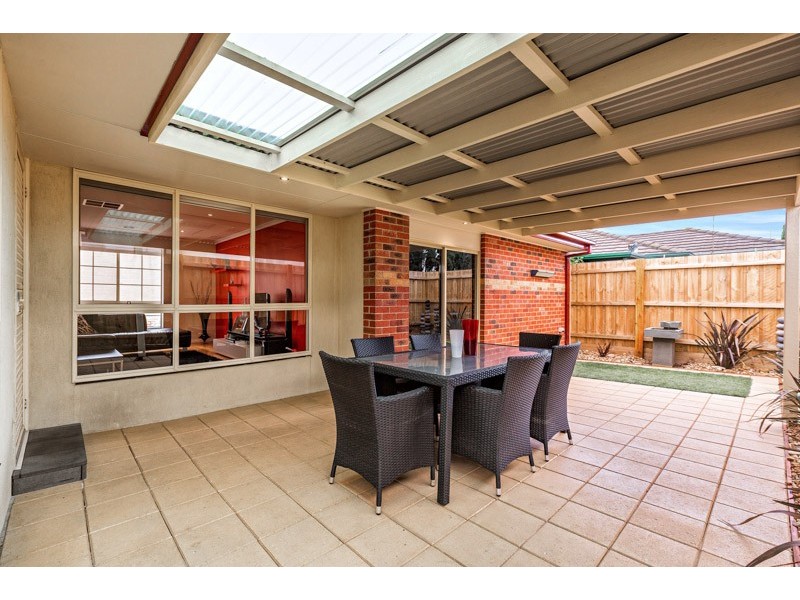 2/32 Rayner Street, Altona VIC 3018