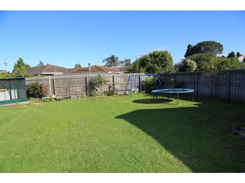 31 Dove Avenue, Altona VIC 3018