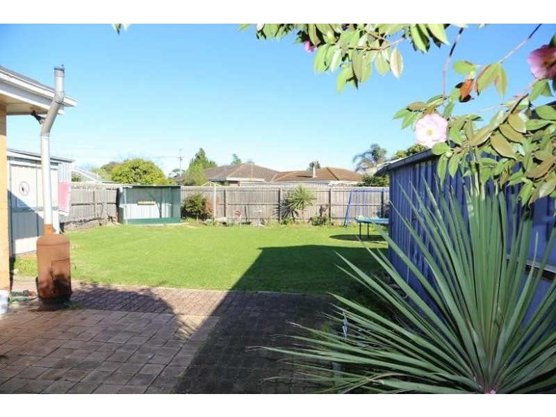 31 Dove Avenue, Altona VIC 3018