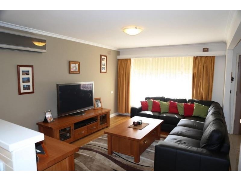 31 Dove Avenue, Altona VIC 3018