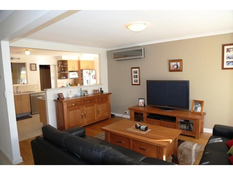 31 Dove Avenue, Altona VIC 3018