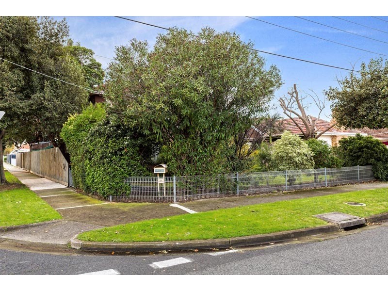 21 Bracken Grove, Altona VIC 3018