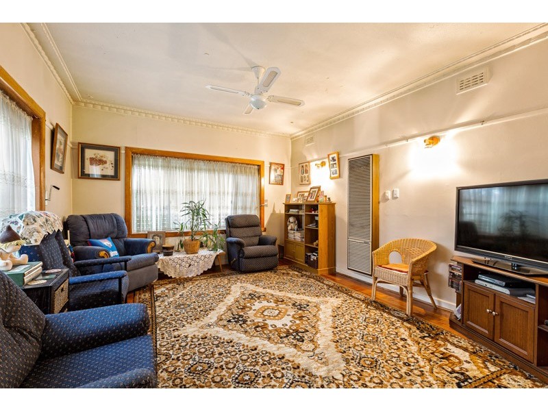 21 Bracken Grove, Altona VIC 3018