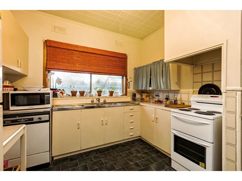 21 Bracken Grove, Altona VIC 3018